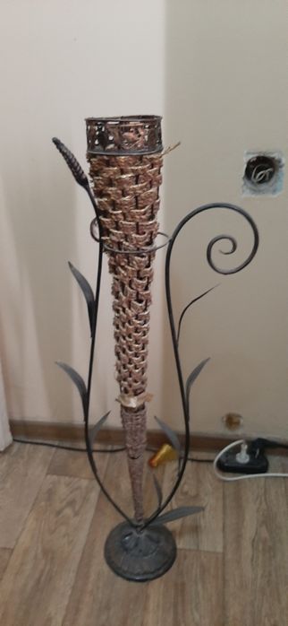 Винтажная,кованная-плетённая ваза.