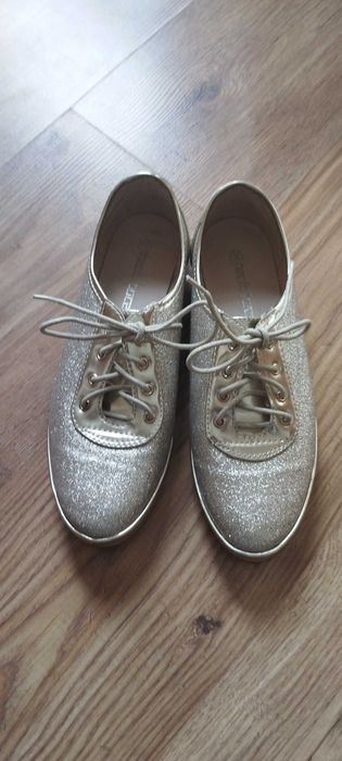 Дамски Златни обувки с връки