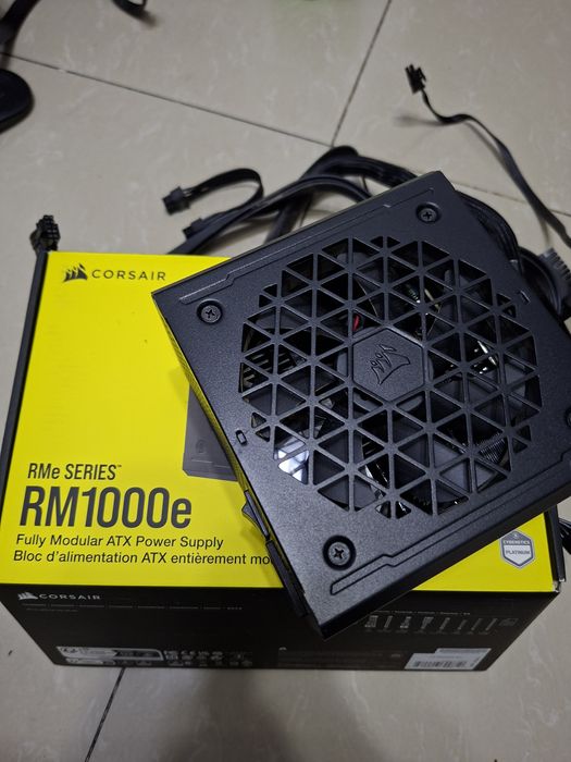 Sursa modulara Corsair RM1000e