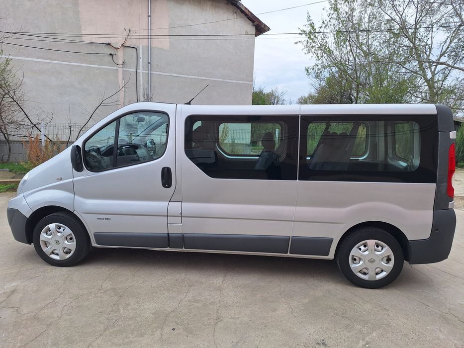 Renault Trafic 8+1 locuri