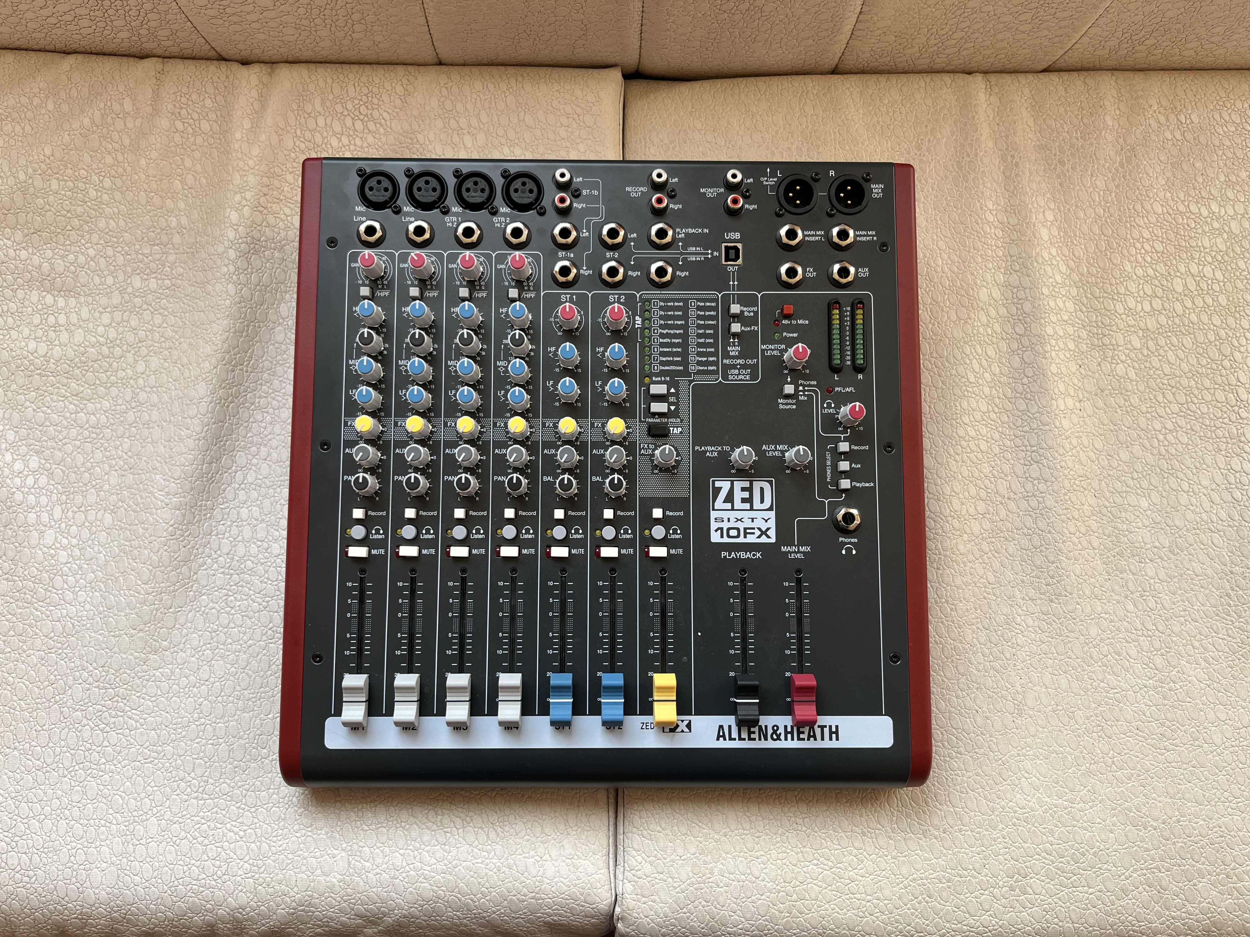 Allen & Heath ZED60-10F Аудио миксер, мишпулт, смесител
