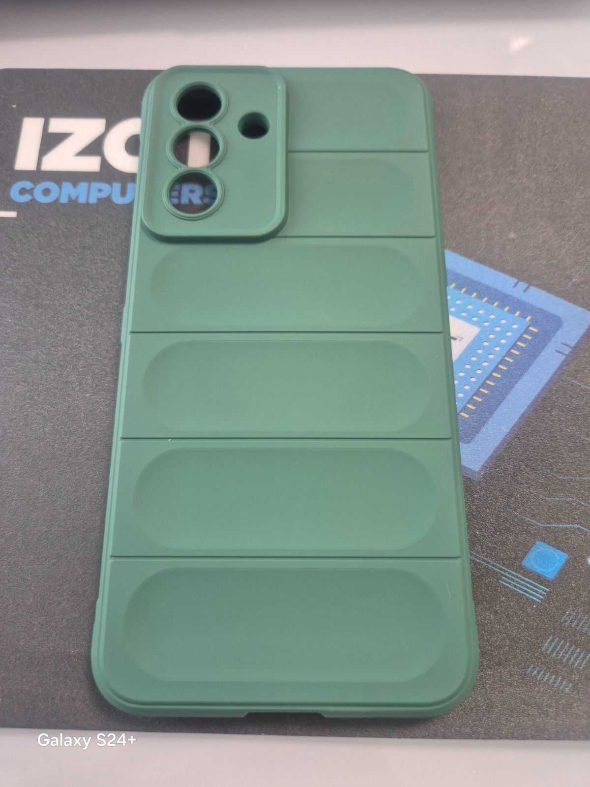 Продавам силиконов калъф за Samsung А56