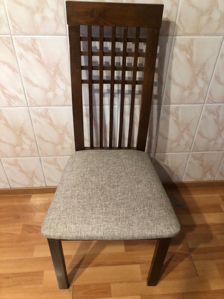Дубовый стол и стулья