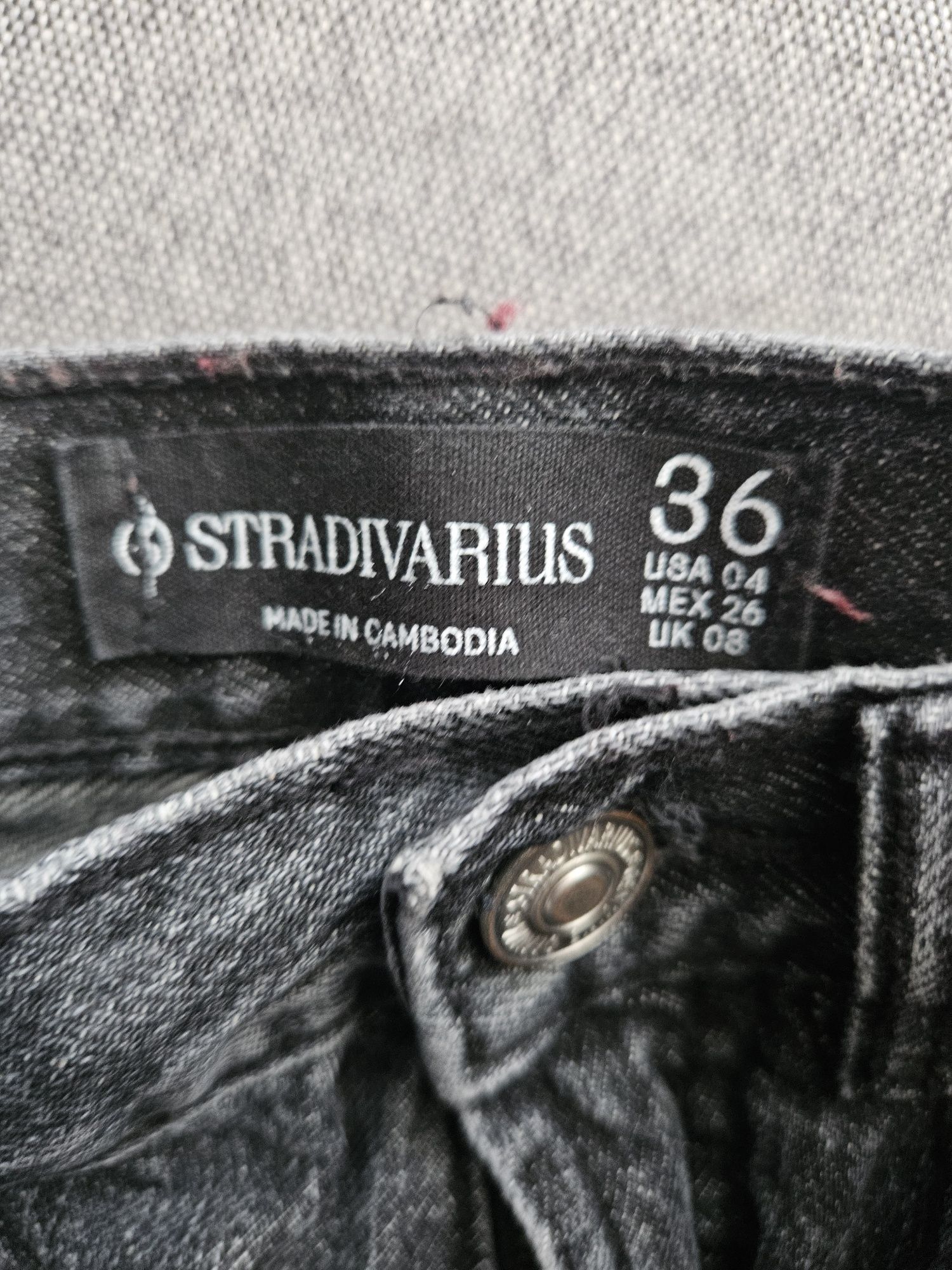 Blugi stradivarius marime 36