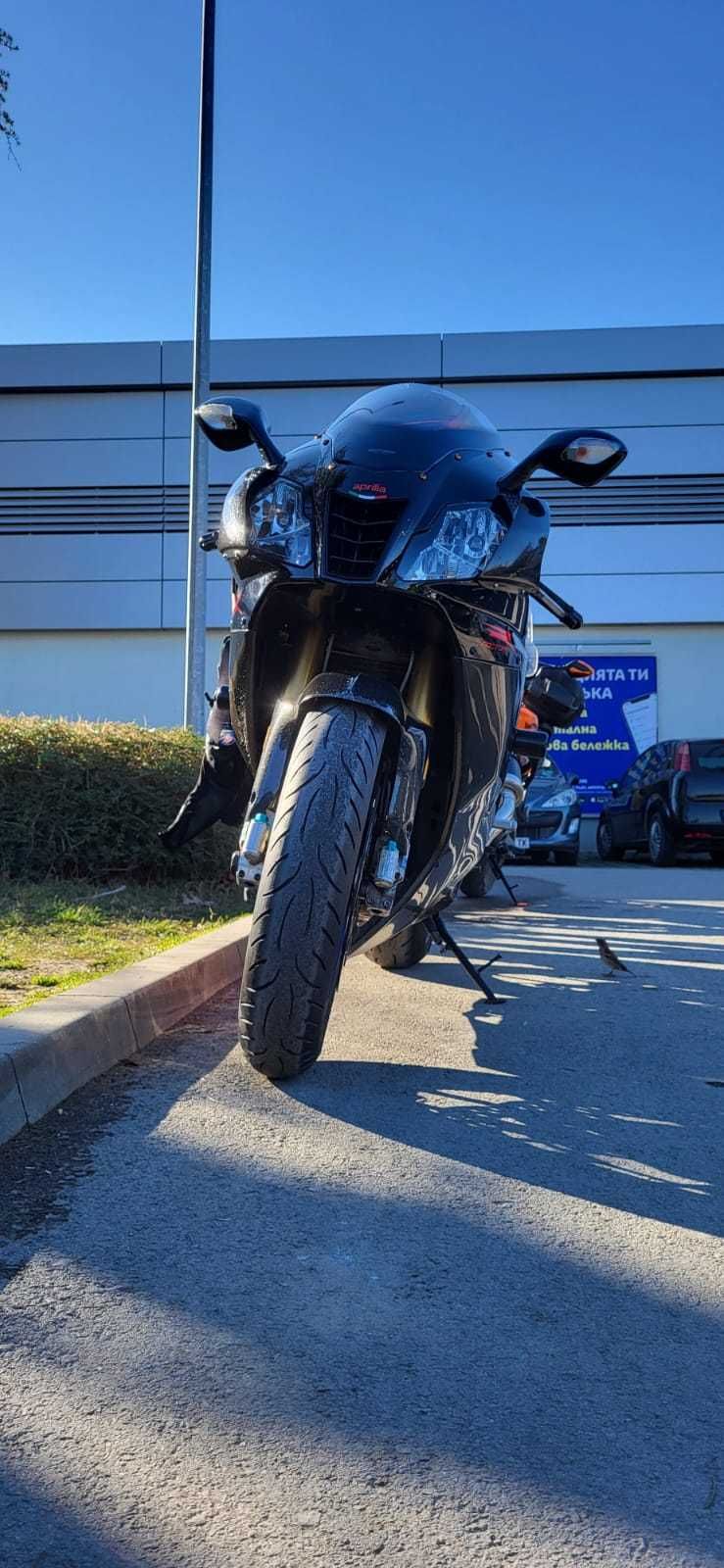 Aprilia RSV 1000R Factory