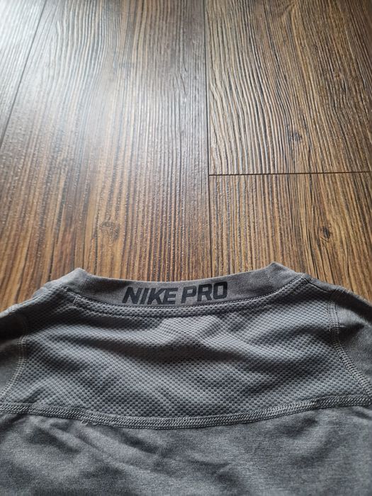 Страхотна мъжка спортна термо блуза NIKE размер  S