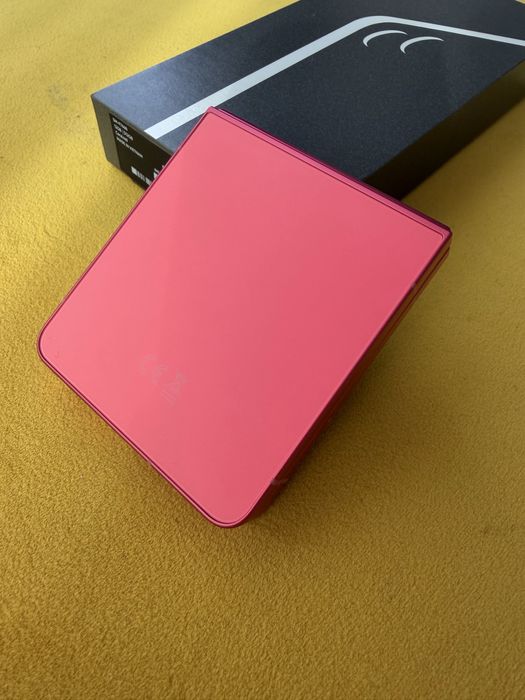 Samsung Galaxy Z Flip 7 512GB Като Нов