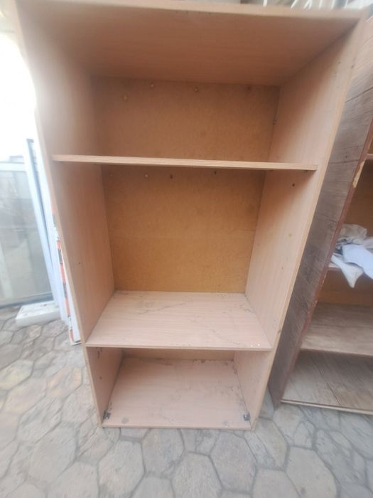 Полка ва стол сотилади.