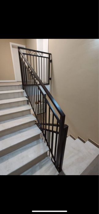 Balustrada fier forjat, scari pe rotund,riflaje metalice,porti