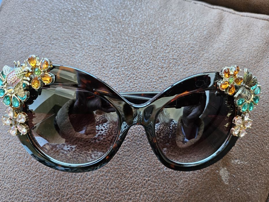 Дамкси слънчеви очила.