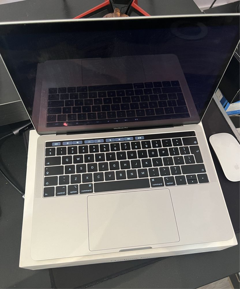 MacBook Pro 13 2019  / 128GB / 8GB RAM - ЦЕНА ПО ДОГОВАРЯНЕ