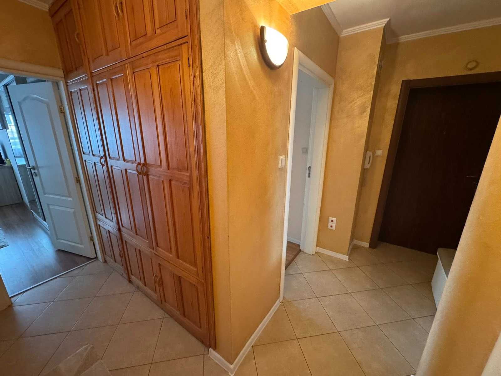 Тристаен апартамент за продажба в близост до ДГ Радост и Борисовата
