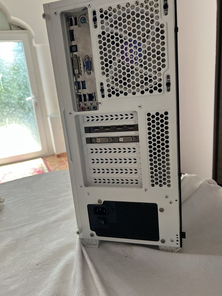 Pc i7 2600k gtx 960 windforce oc 4gb SE VINDE URGENT!!!