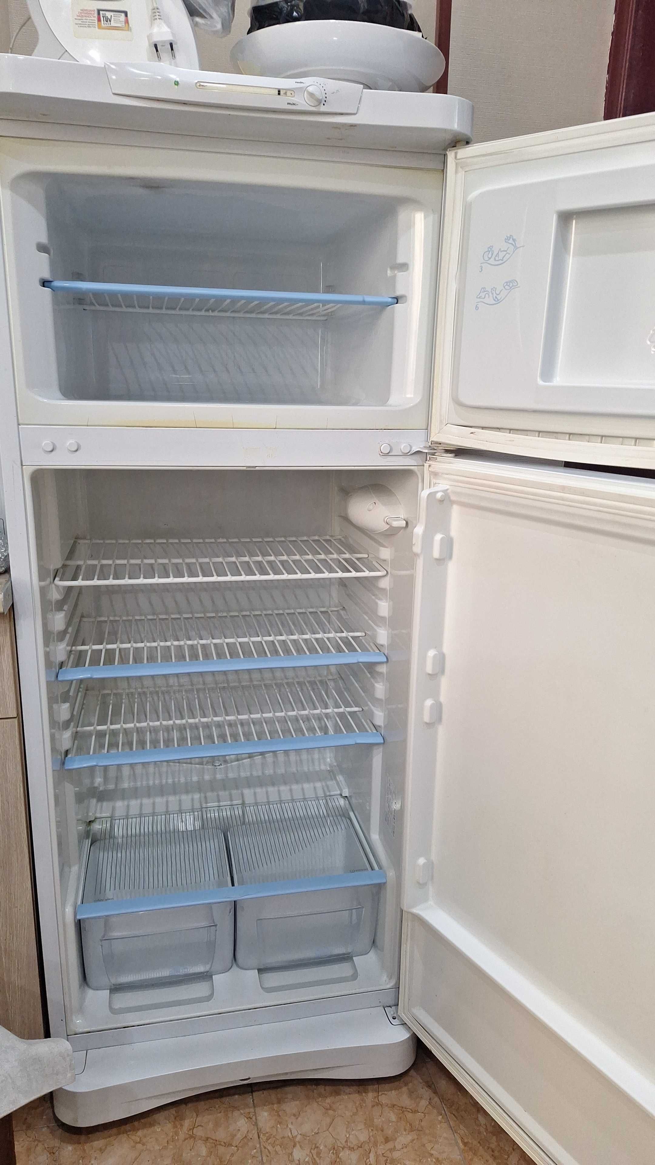 Холодильник INDESIT