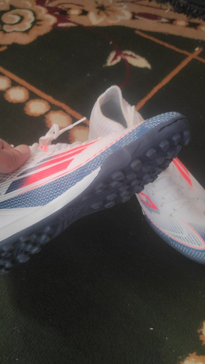 Adidas butsasi 42 razmer Yangi Vietnamdiki