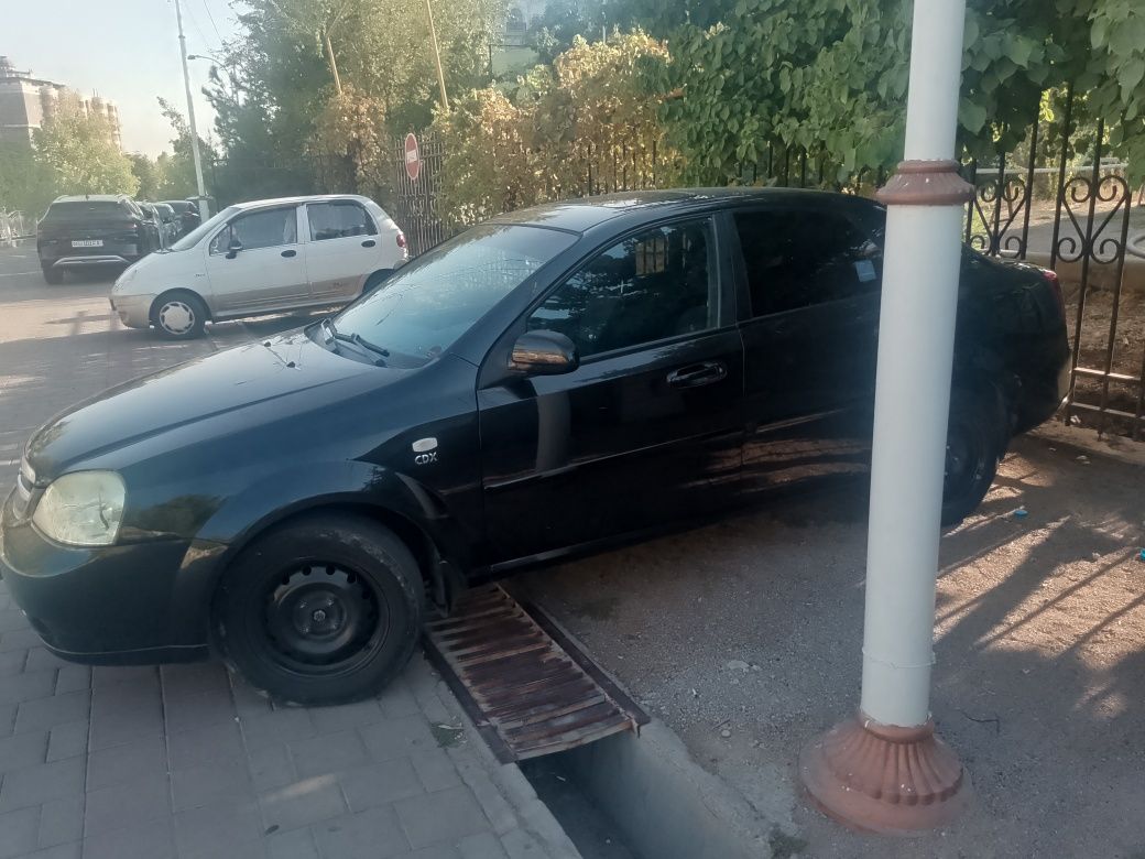 Lasetti 1.8 sotiladi aftomat