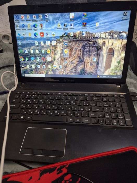 Ноутбук Lenovo. С аксессуарами