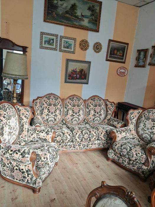 Диван  с  кресла