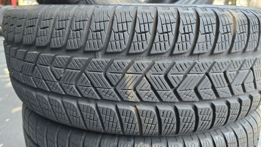 4 anvelope iarnă Pirelli 215/60/17 - 6 mm