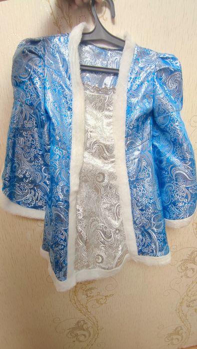 Продам костюм снегурочки на девочку р.34