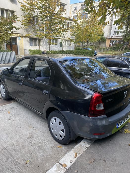 Vând Dacia Logan