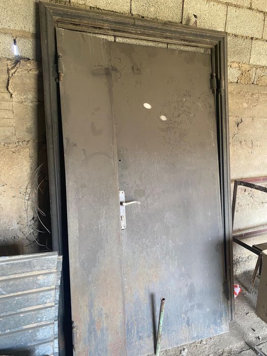 Продается входная дверь в хорошем состоянии