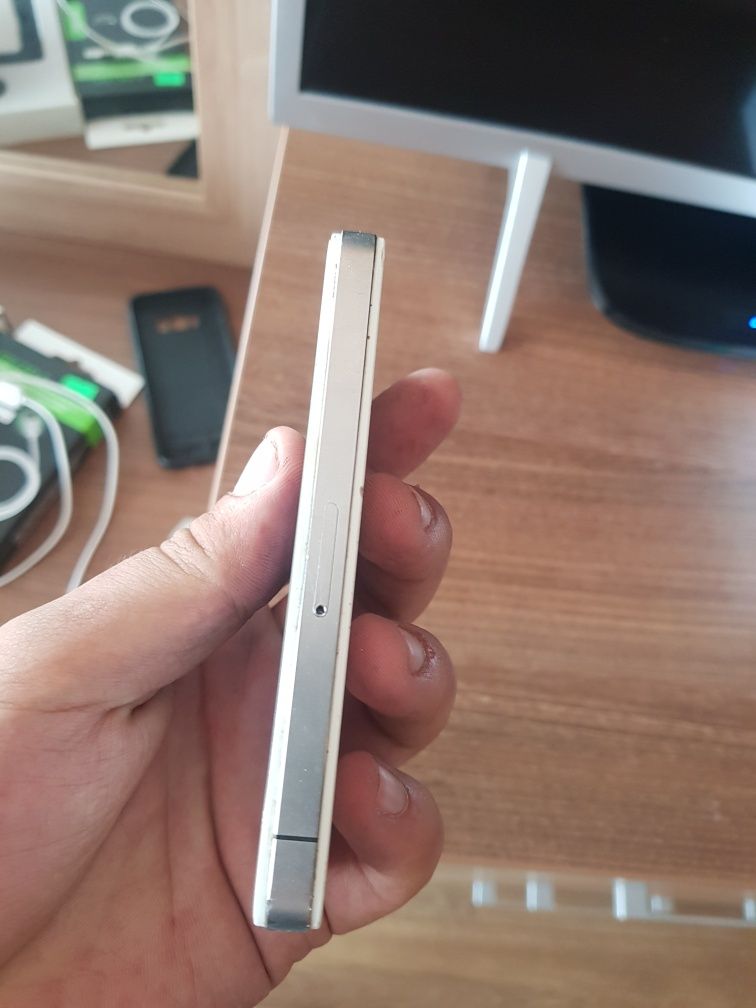 Apple IPhone 4S Бял