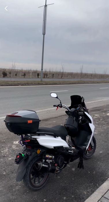 Скутер, мопед макси