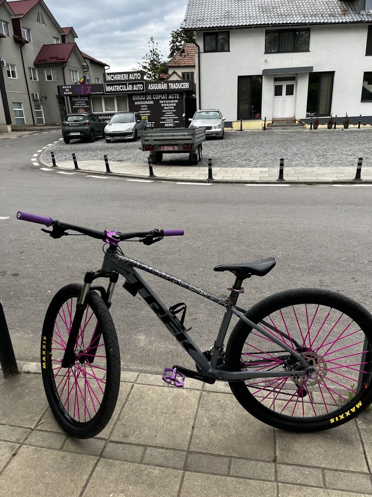 Trek marlin 7 wheelie spec