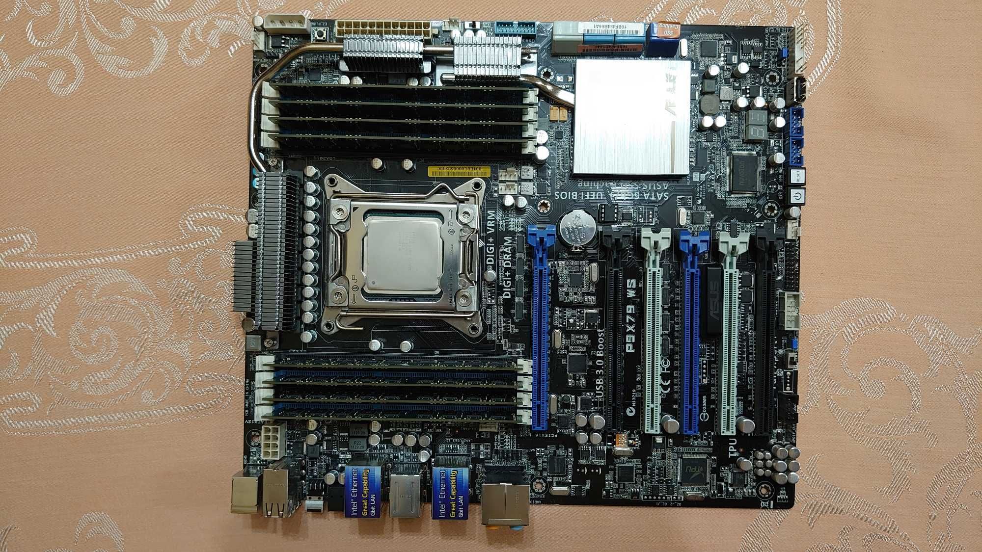 ASUS P9X79 WS LGA2011 + Intel Xeon E5-1620 + 32GB DDR3