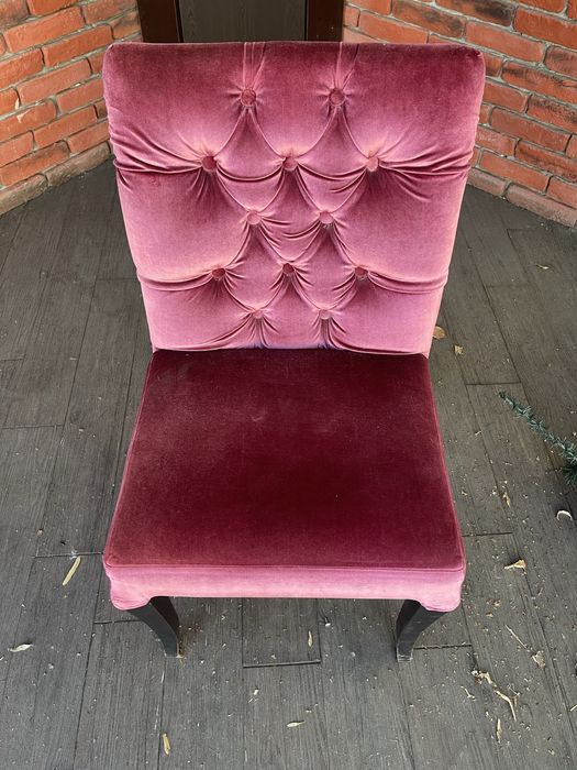 Столове дърво и плюш