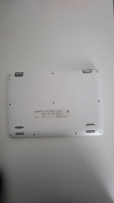 Лаптоп Lenovo Yoga 300 (Бял - отвън и вътре)