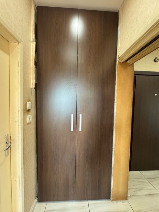 Двукрилен гардероб