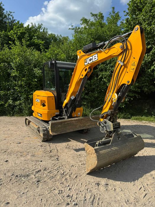 Închiriez buldoexcavator, miniexcavator, picon  cu operator