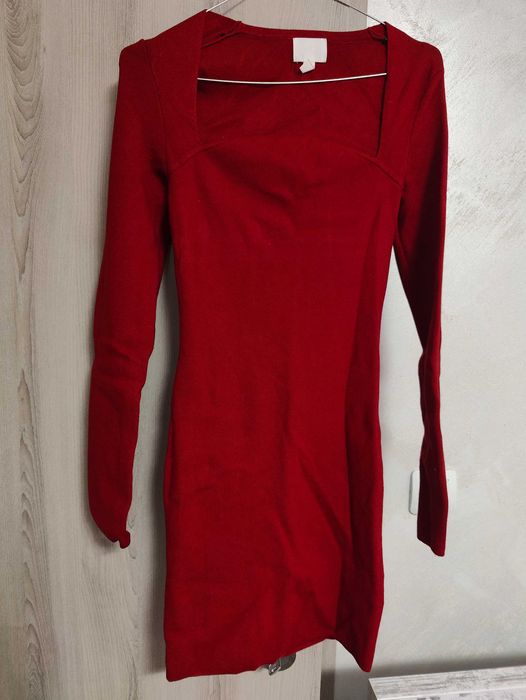 Червена плетена рокля HM