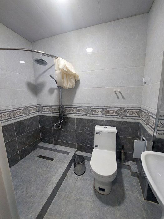 Санат сарои якинида