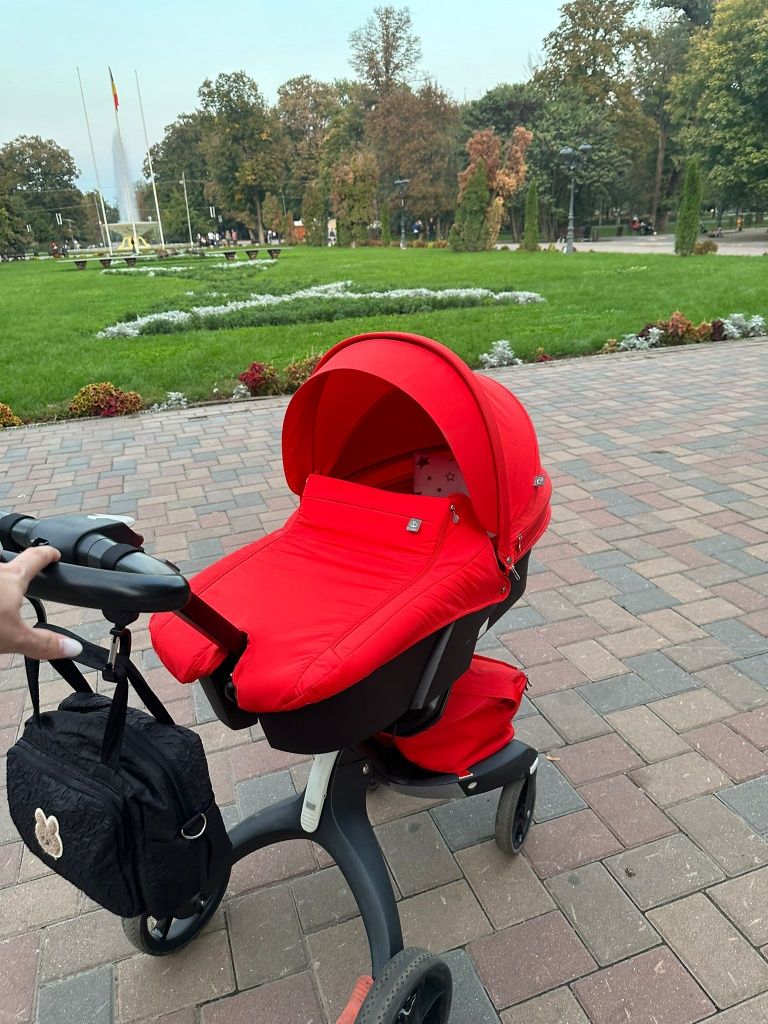 Carucior Stokke V5 Rosu