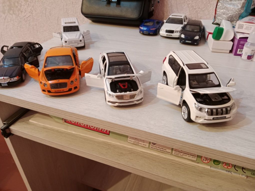 Продам машинки детские железные