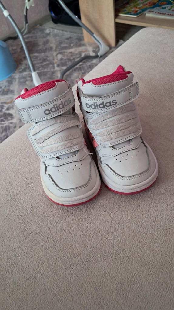 Детски маратонки за момиче adidas