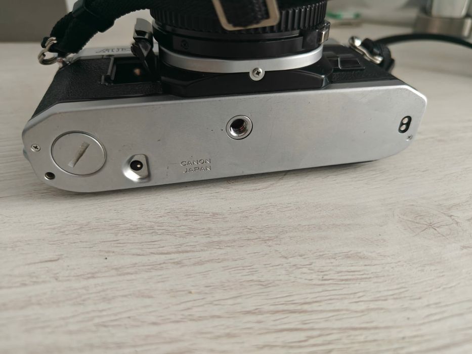 Aparat foto SLR Canon AE-1 obiectiv canon 28mm 1:2,8