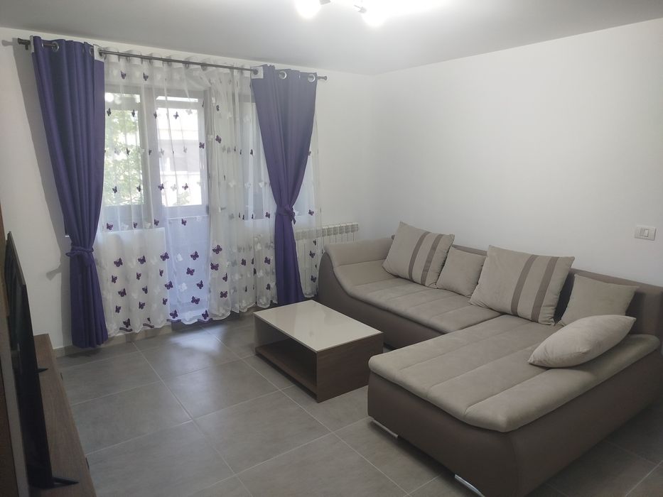 Vând apartament complet mobilat și utilat