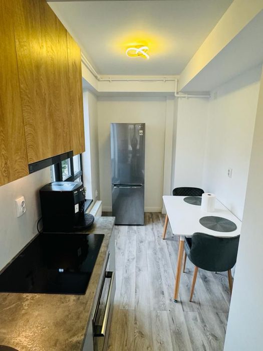 Inchiriez apartament 3 camere