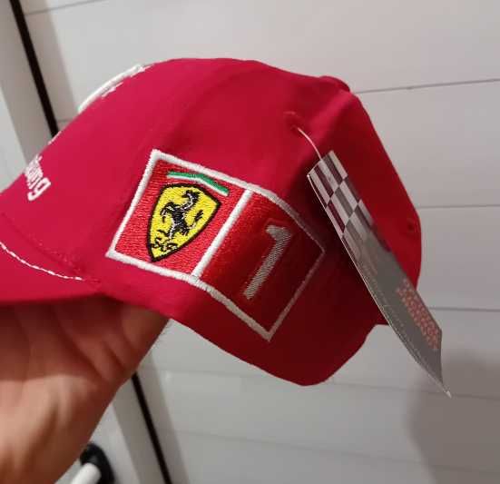 Оригинална шапка на Михаел Шумахер с автограф