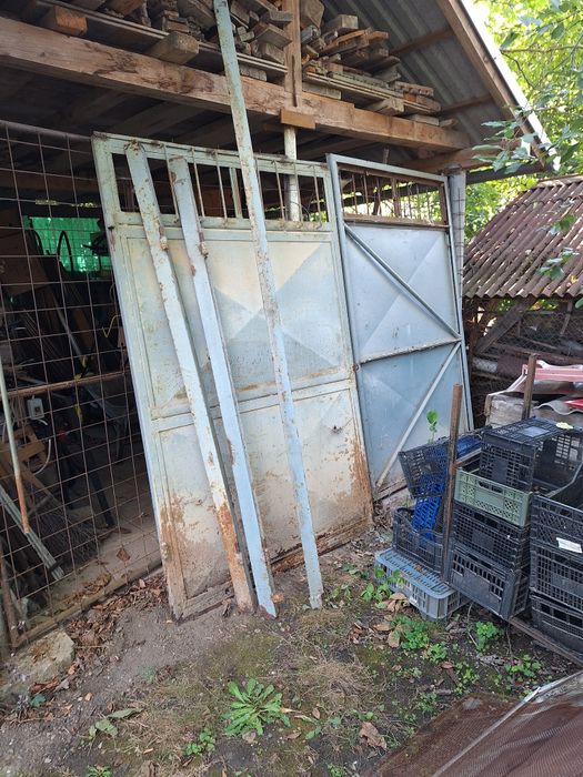 Uși metalice pentru garaj.