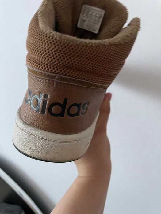 Vand Adidas Hoops 42,5
