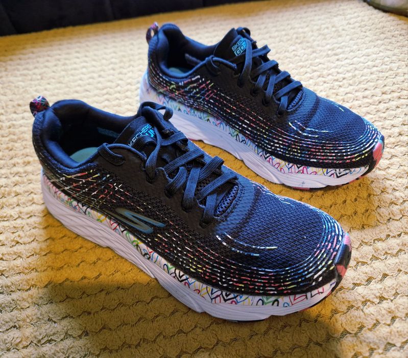 Adidasi Skechers 41 (merge la 42)