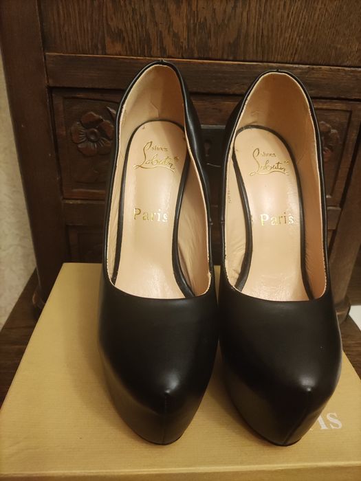 Лабудены кожаные