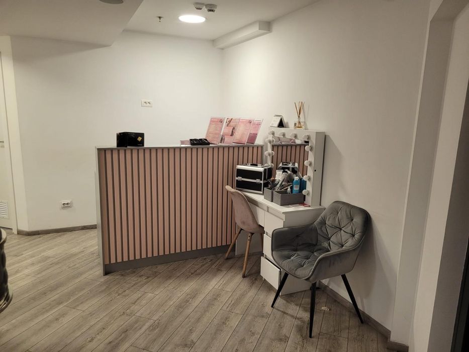 Vand mobilier nail bar receptie