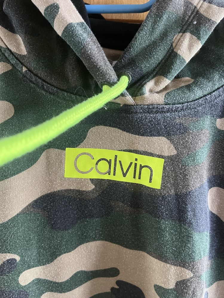 Камуфлажен суичън Calvin Klein