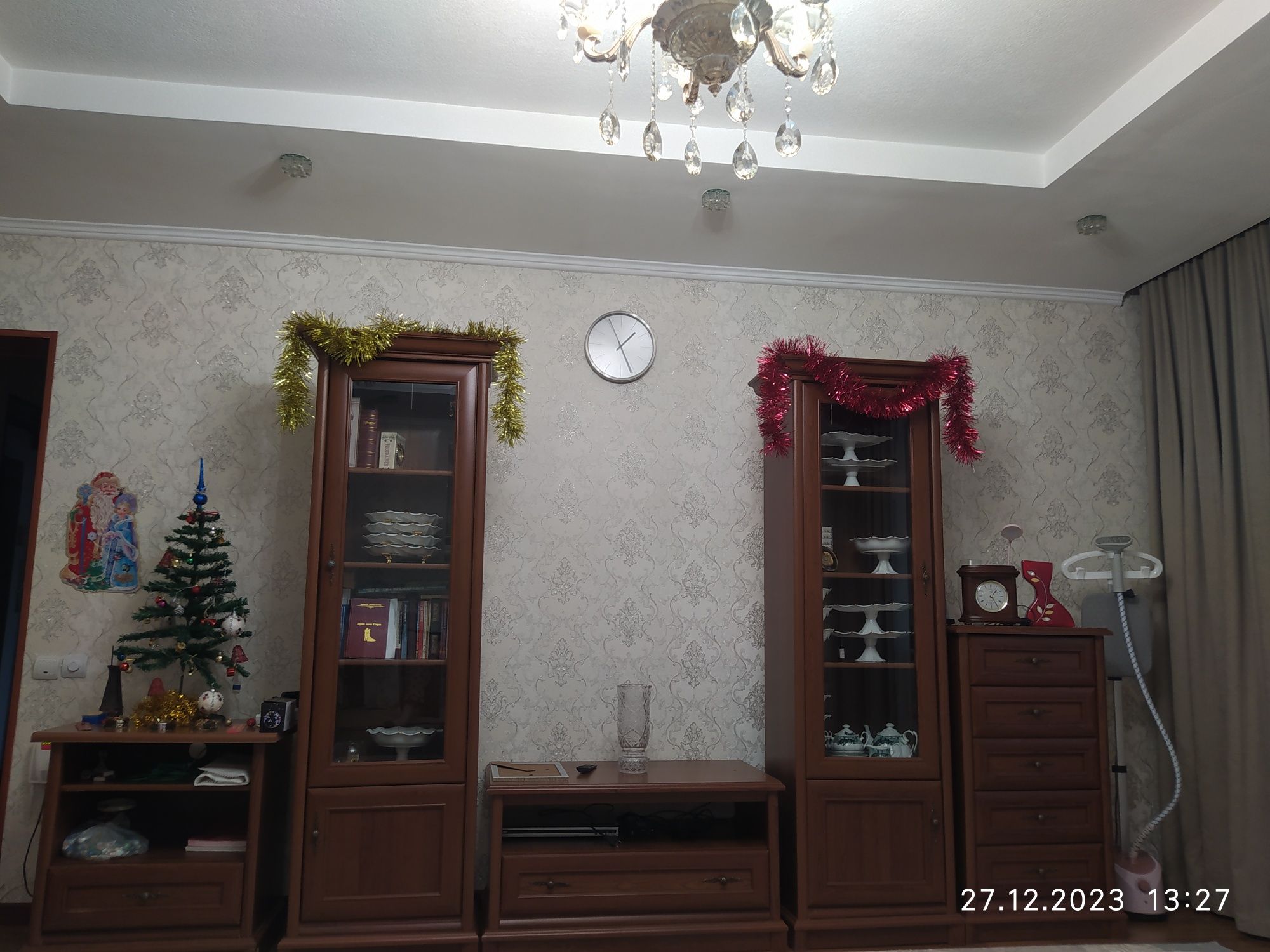 Продам горку для гостиной